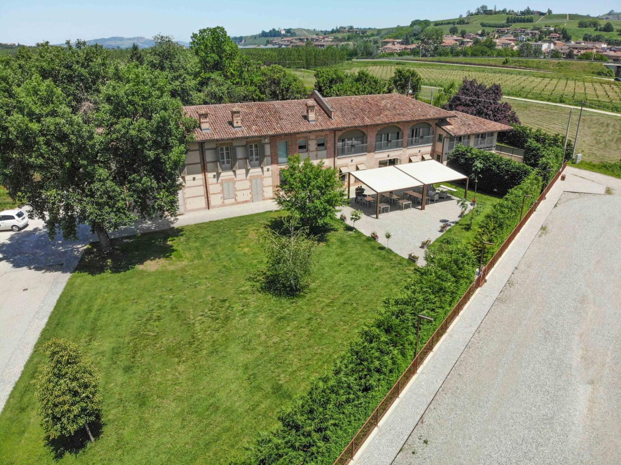 La Cascina Di Carlotta 1846 Agriturismo Villa Alba  Exterior photo