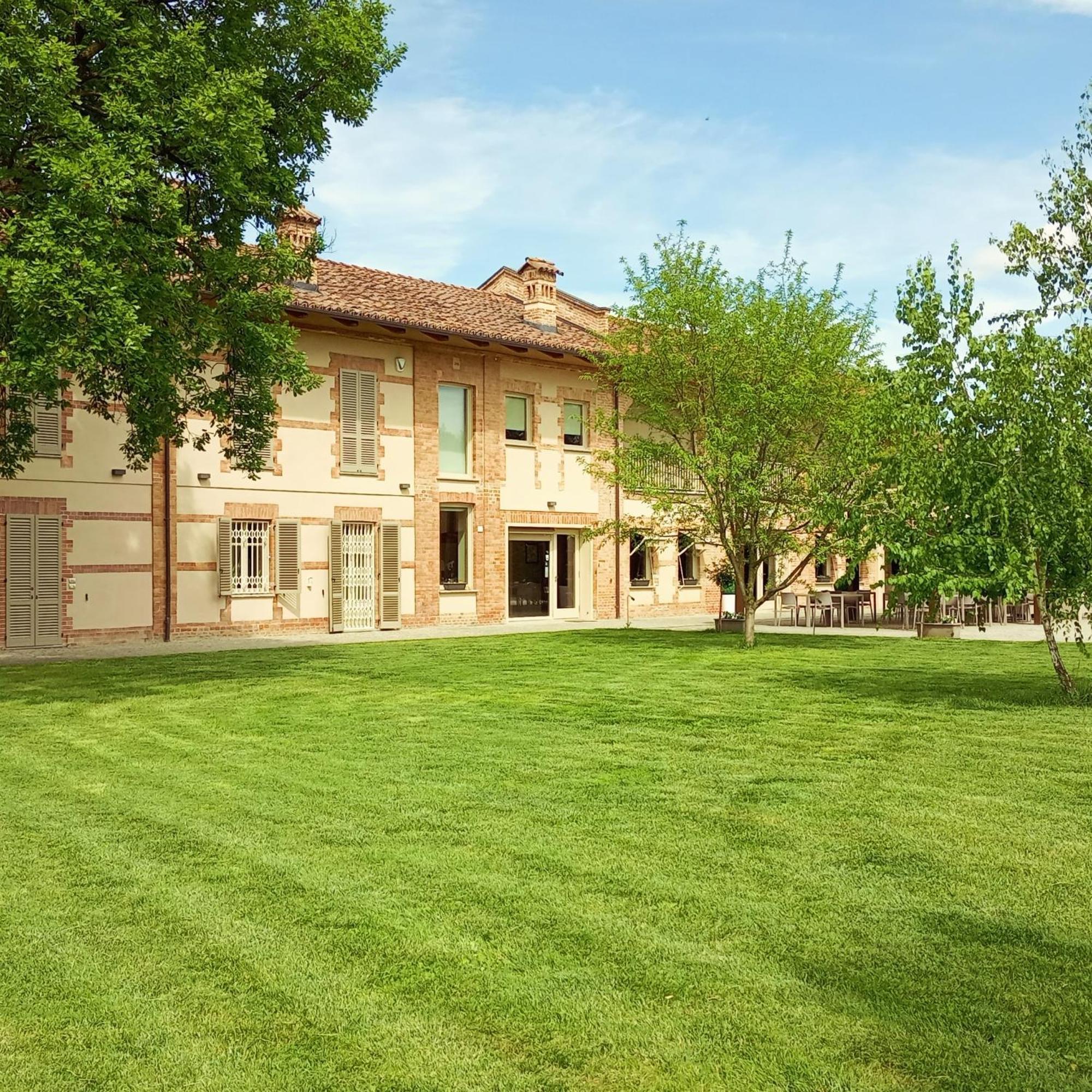 La Cascina Di Carlotta 1846 Agriturismo Villa Alba  Exterior photo